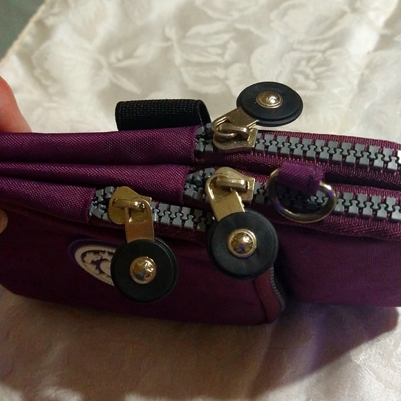 PURPLE PURSE/CARRY ALL., PHONE, STRONG WRISTBAND, ZIPPERED POCKETS/ STRAP. 7" - Picture 3 of 4